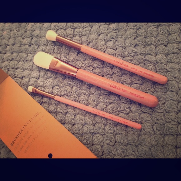 LUXIE GAEA 3 Piece Brush Set 🖌💕💋 - Picture 2 of 6